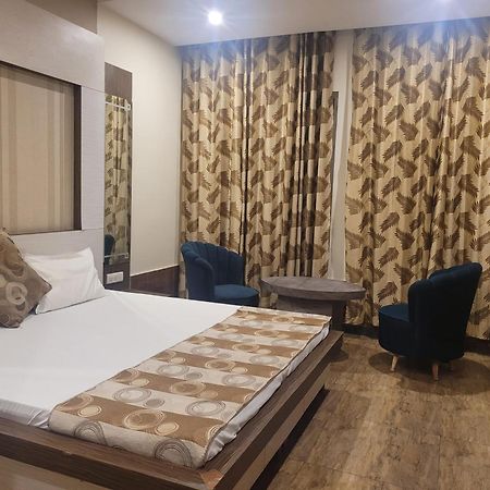 The Aura Grand Hotel & Banquet - A Unit Of Sitara Kollection Hotels Rohtak エクステリア 写真