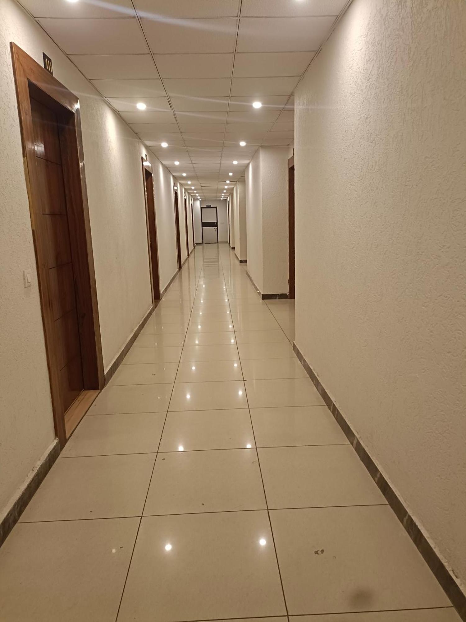 The Aura Grand Hotel & Banquet - A Unit Of Sitara Kollection Hotels Rohtak エクステリア 写真