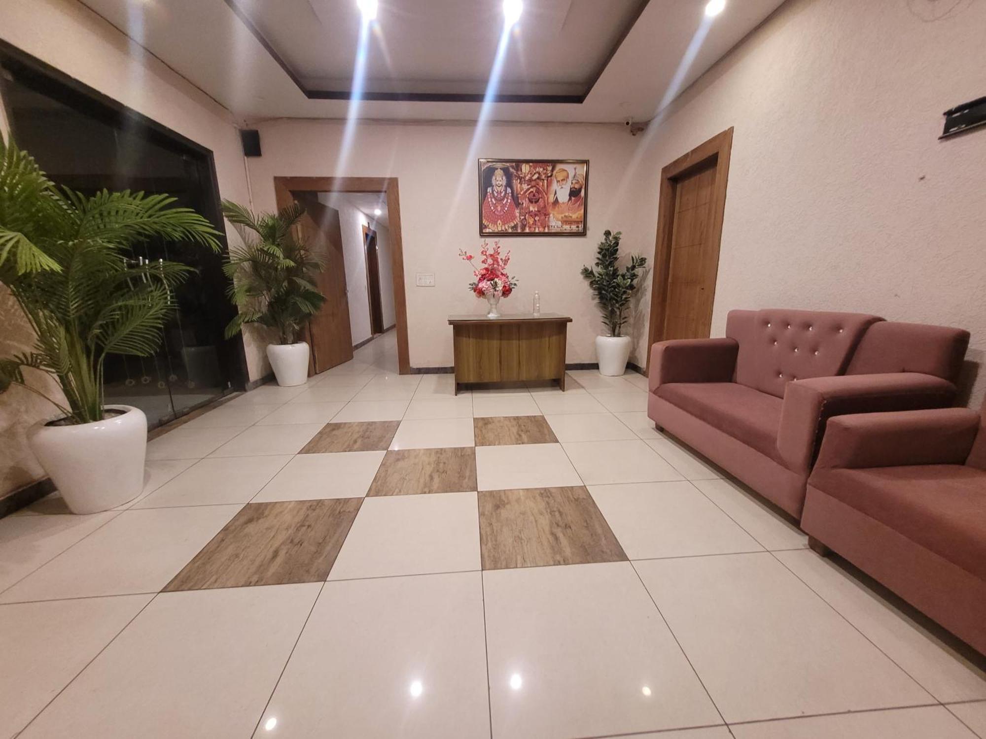 The Aura Grand Hotel & Banquet - A Unit Of Sitara Kollection Hotels Rohtak エクステリア 写真