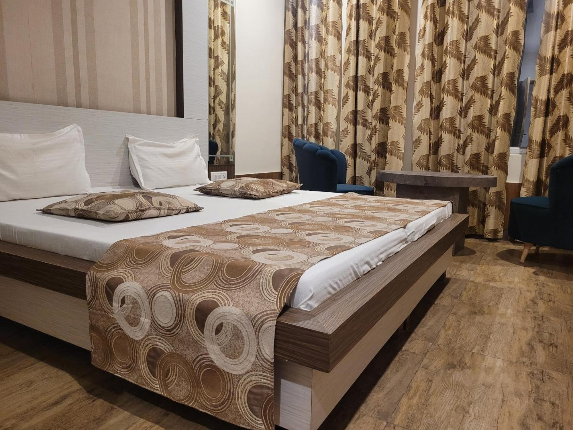 The Aura Grand Hotel & Banquet - A Unit Of Sitara Kollection Hotels Rohtak エクステリア 写真